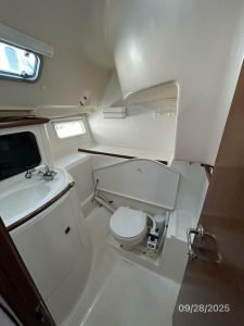 bath, Beneteau 381, sailboat for sale