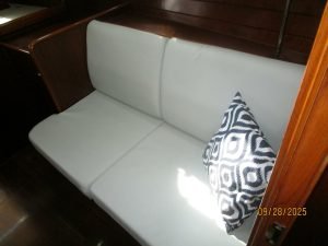 salon, Beneteau 381, sailboat for sale