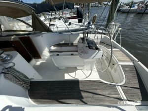cockpit, Beneteau 381, sailboat for sale
