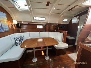salon, Beneteau 381, sailboat for sale