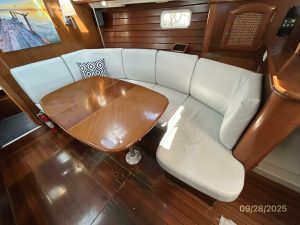 salon, Beneteau 381, sailboat for sale