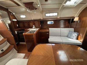 salon, Beneteau 381, sailboat for sale