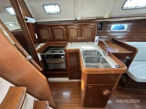 interior, Beneteau 381, sailboat for sale