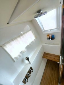 bath, Lagoon 630 MY, power catamaran for sale