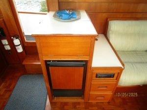 interior, Grand Banks 42 Classic, trawler for sale