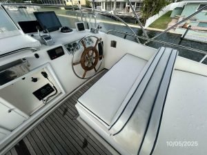 helm, Grand Banks 42 Classic, trawler for sale