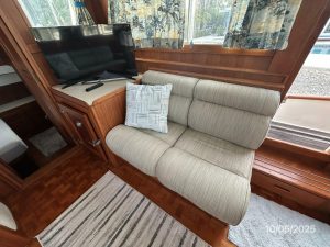 salon, Grand Banks 42 Classic, trawler for sale