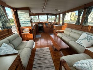 salon, Grand Banks 42 Classic, trawler for sale