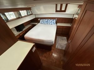 bed, Grand Banks 42 Classic, trawler for sale