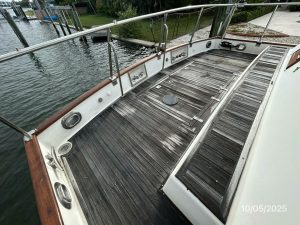 deck, Grand Banks 42 Classic, trawler for sale
