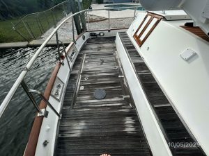deck, Grand Banks 42 Classic, trawler for sale