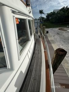 deck, Grand Banks 42 Classic, trawler for sale