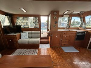 salon, Grand Banks 42 Classic, trawler for sale