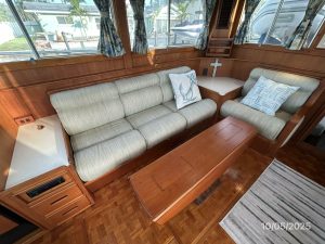salon, Grand Banks 42 Classic, trawler for sale