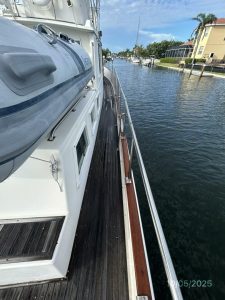 deck, Grand Banks 42 Classic, trawler for sale