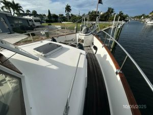 deck, Grand Banks 42 Classic, trawler for sale