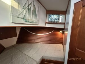 bed, Grand Banks 42 Classic, trawler for sale