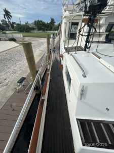 deck, Grand Banks 42 Classic, trawler for sale