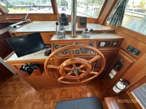 navigation station, Grand Banks 42 Classic, trawler for sale