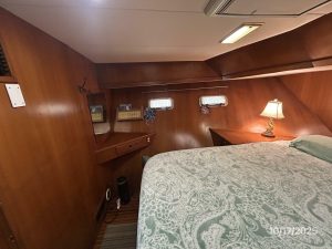 bed, Kha Shing 40, trawler for sale