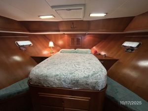 bed, Kha Shing 40, trawler for sale