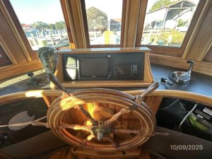 navigation station, Custom, trawler for sale