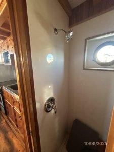 bath, Custom, trawler for sale