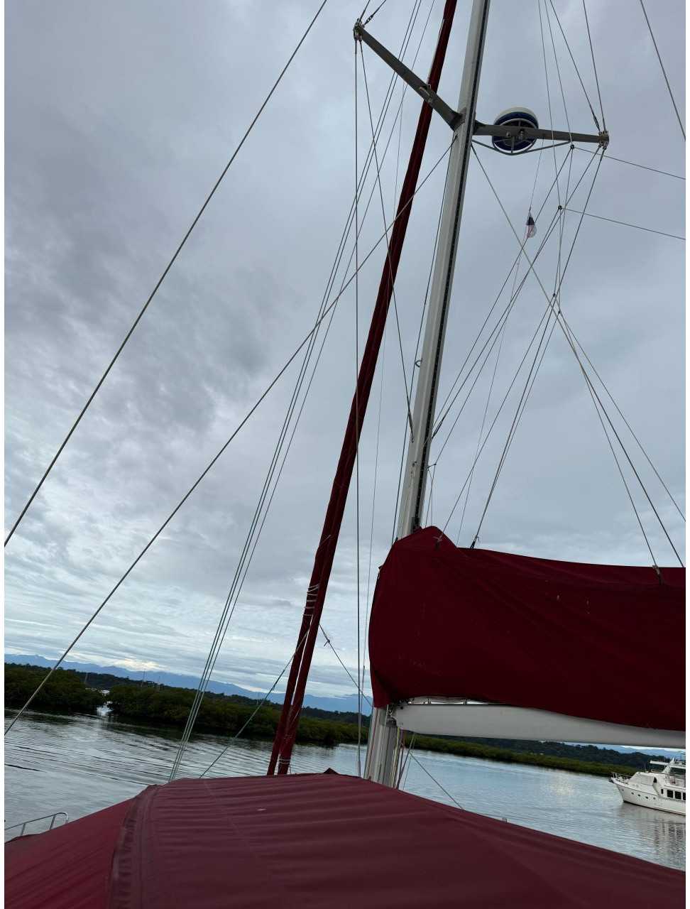 underway, Dean 500, catamaran for sale