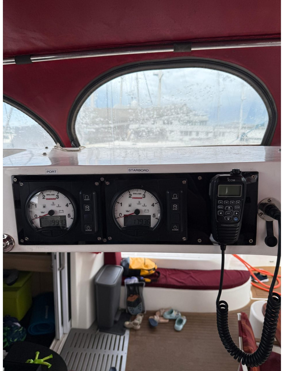 navigation station, Dean 500, catamaran for sale