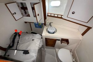 bath, Trident 40 Warrior, sailboat for sale