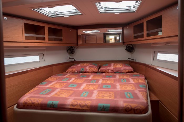 bed, Dufour 520, sailboat for sale