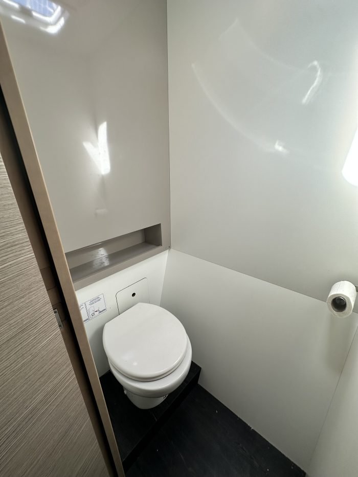 bath, FP 40 Isla, catamaran for sale