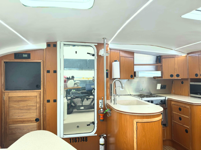 navigation station, Manta 42, catamaran for sale