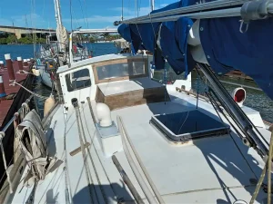 deck, Brewer 35 Huromic, sailboat for sale