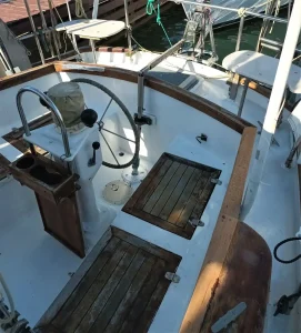 helm, Brewer 35 Huromic, sailboat for sale