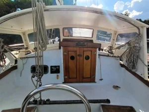 helm, Brewer 35 Huromic, sailboat for sale