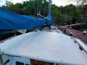 deck, Brewer 35 Huromic, sailboat for sale