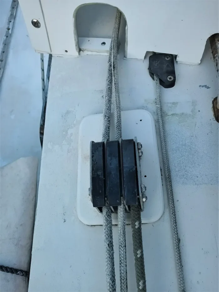deck, Brewer 35 Huromic, sailboat for sale