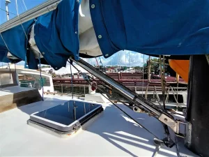 deck, Brewer 35 Huromic, sailboat for sale