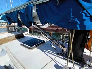 deck, Brewer 35 Huromic, sailboat for sale