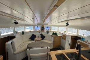 salon, Lagoon 380, catamaran for sale