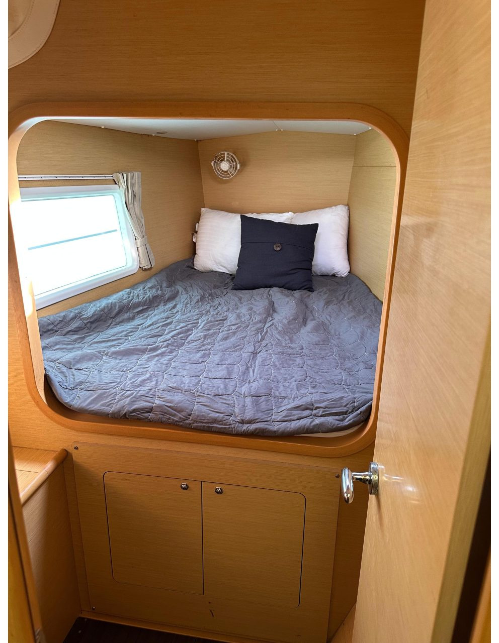 bed, Lagoon 380, catamaran for sale