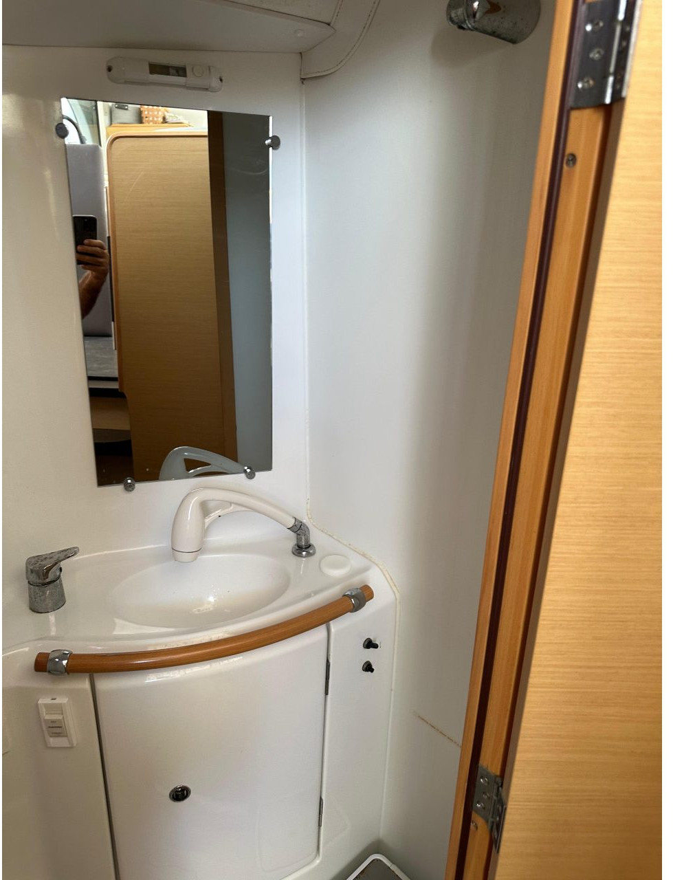 bath, Lagoon 380, catamaran for sale