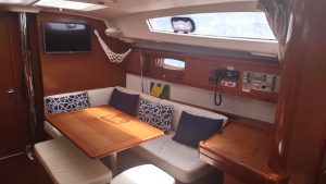 salon, Beneteau 43 Oceanis, sailboat for sale