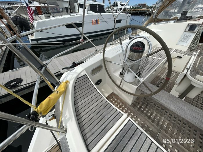 helm, Beneteau 500 Oceanis, sailboat for sale