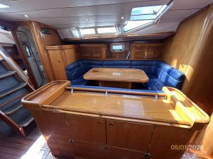 salon, Beneteau 500 Oceanis, sailboat for sale