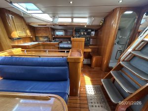 salon, Beneteau 500 Oceanis, sailboat for sale