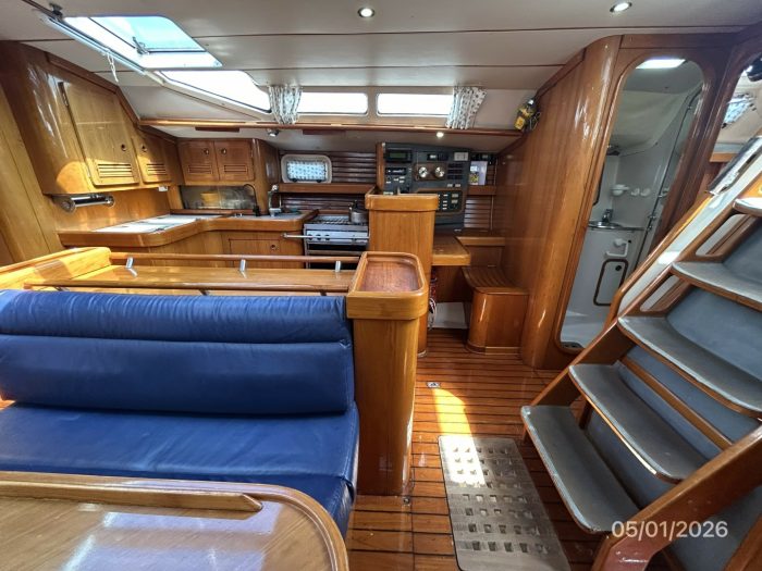 salon, Beneteau 500 Oceanis, sailboat for sale