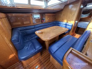 salon, Beneteau 500 Oceanis, sailboat for sale