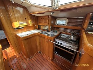 interior, Beneteau 500 Oceanis, sailboat for sale